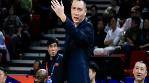 南京城市队引神秘外援加盟，顶级球星特谢拉即将亮相，主帅同框预热引粉丝期待！